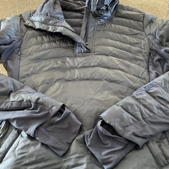 Lululemon, Down for a Run Jacket, Size 10 - Picture 5 of 6